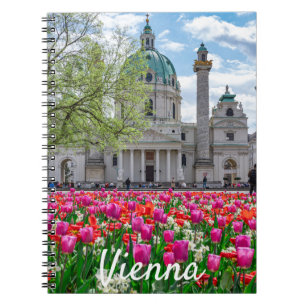 Karlskirche im Frühjahr in Wien, Österreich Notizblock