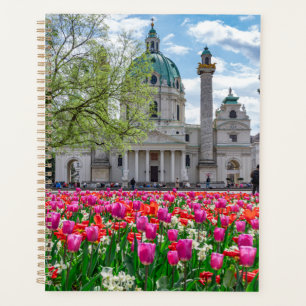 Karlskirche im Frühjahr in Wien, Österreich Planer