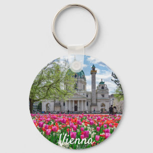 Karlskirche im Frühjahr in Wien, Österreich Schlüsselanhänger
