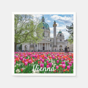 Karlskirche im Frühjahr in Wien, Österreich Serviette