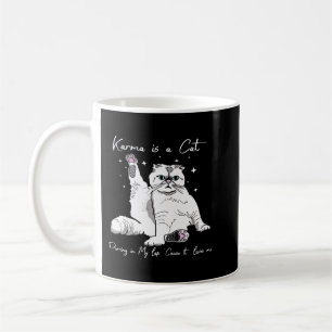 Karma ist eine Katze, die mir in den Arm gerinnt,  Kaffeetasse