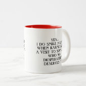 KARMA NENNT DIE HUMOROÖSE TASSE DER GETRÄNKE (VorderseiteRechts)