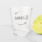 Karma, was um sich geht, kommt um Zitat schwarz Schnapsglas (Rückseite)