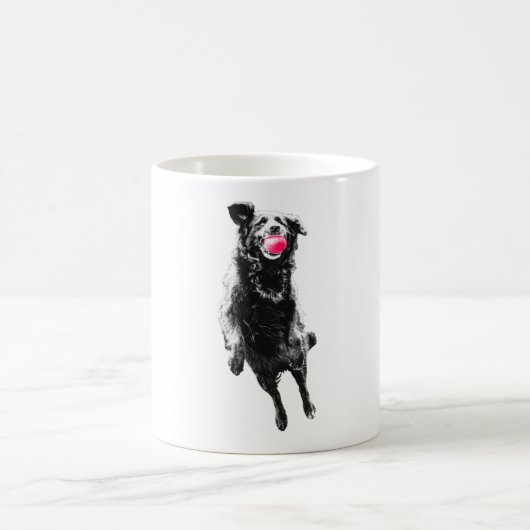 Karmesinroter Fang im Flug Kaffeetasse (Mittel)