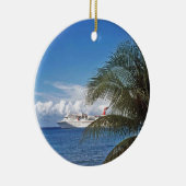 Karnevals-Kreuzschiff angekoppelt bei Grand Cayman Keramikornament (Rechts)