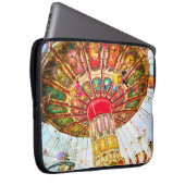 Karnevalsschwingenfahrt Vintage retroblaue Himmels Laptopschutzhülle (Vorne Rechts)