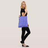 Karo aus blauem und weißem Hahnentrittmuster Tasche (Am Model)