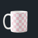 Karo Baby Pink und White Checkerboard Muster Kaffeetasse<br><div class="desc">Prüfmuster - Hellrosa und weiße Schachbrett.</div>