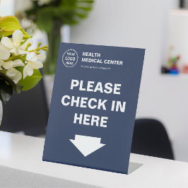 Karo des Logos für medizinische Kliniken in Sockelschild