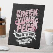 Karo Ihre Pecs Männer Brustkrebs-Bewusstsein Sockelschild (In Situ)