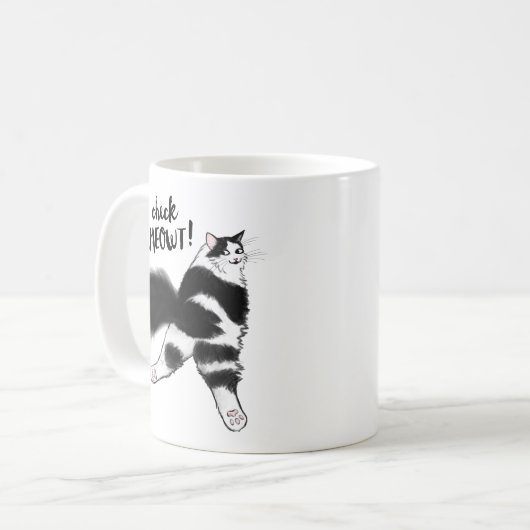 Karo Meowt! Funny Black and White Cat Sploot Kaffeetasse (Vorderseite Links)