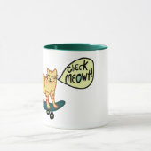 Karo Meowt Punny Skateboarding Tabby Cat Tasse (Zentrum)