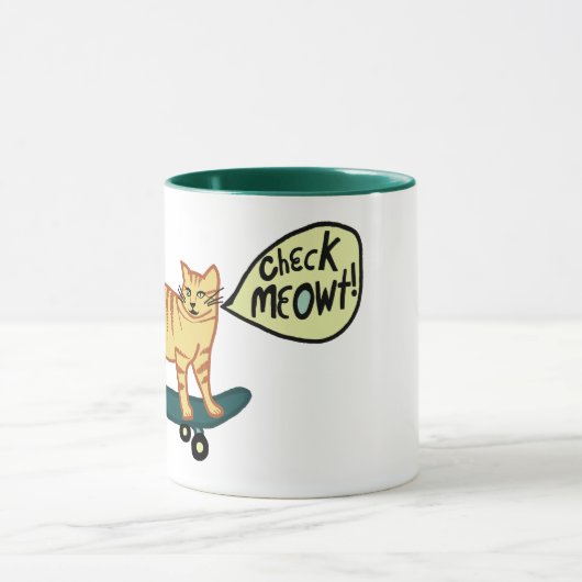 Karo Meowt Punny Skateboarding Tabby Cat Tasse (Zentrum)