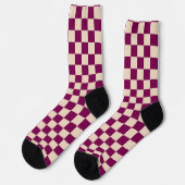 Karo-Muster in Bordeauxrot und Beige Socken (Linkes Detail)
