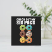 Karo Out My Six Pack Donut Shirt - Funny Gym Shir Einladung (Stehend Vorderseite)