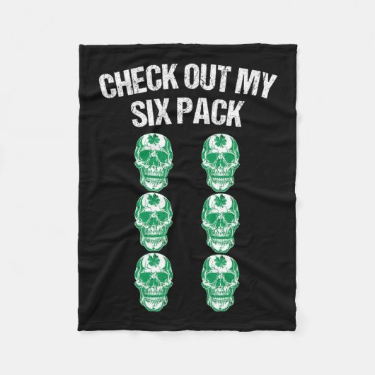 Karo Out My Six Pack St Patricks Day Skull Shamro Fleecedecke (Vorderseite)