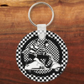 Karo-Rollerpaar im Retro-Stil Schlüsselanhänger (Vorderseite)