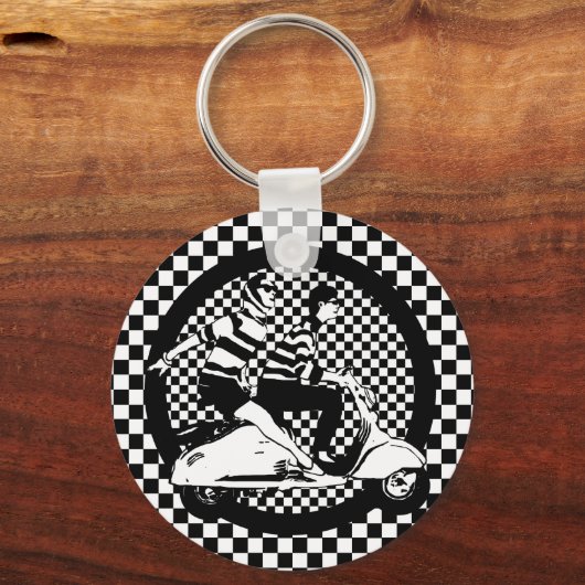 Karo-Rollerpaar im Retro-Stil Schlüsselanhänger (Vorderseite)