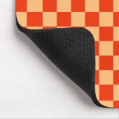 Karo Rot und Pfirsichfarben Checkered Checkerboard Mousepad (Ecke)