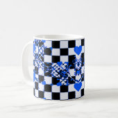 Karomuster mit blauen Herzen und Formen Kaffeetasse (Vorderseite Links)