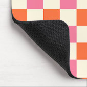 Karos und Wirbel - Rosa, Orange und Creme Mousepad (Ecke)
