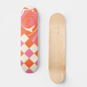 Karos und Wirbel - Rosa, Orange und Creme Skateboard (Vorderseite)