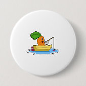 Karotte im Boot beim Angeln mit Angelstange Button (Vorderseite)