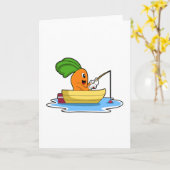 Karotte im Boot beim Angeln mit Angelstange Karte (Gelbe Blume)