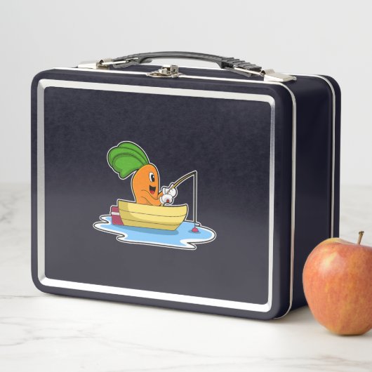 Karotte im Boot beim Angeln mit Angelstange Metall Brotdose (Beispiel)