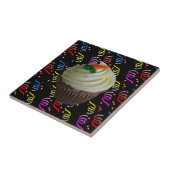 Karottenkuchen-Cupcake mit Konfetti Fliese (Seite)