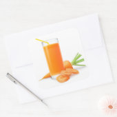 Karottensaft in einem Glas Quadratischer Aufkleber (Umschlag)