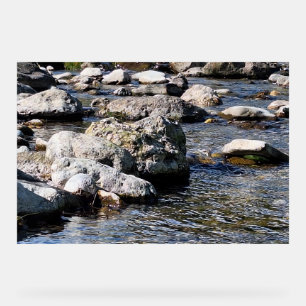 Karpaten-Gebirgsfluss – Naturdruck Rumänien Acrylschild