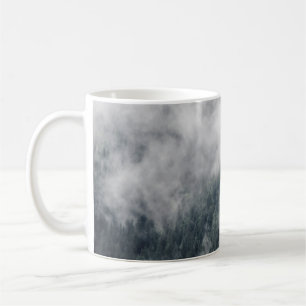 Karpatenberge in den Wolken, Nebel im Mou Kaffeetasse