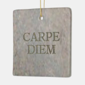 Karpe-Diem-Stone-Ornament Keramikornament (Links)