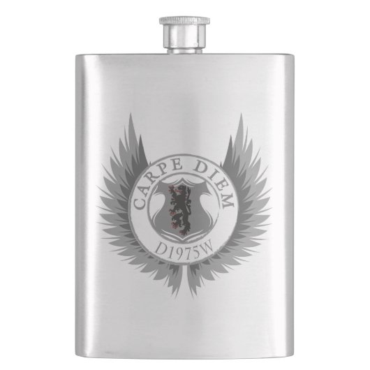 Karpfen, Flügel, Schild und Löwe Flachmann (Vorderseite)
