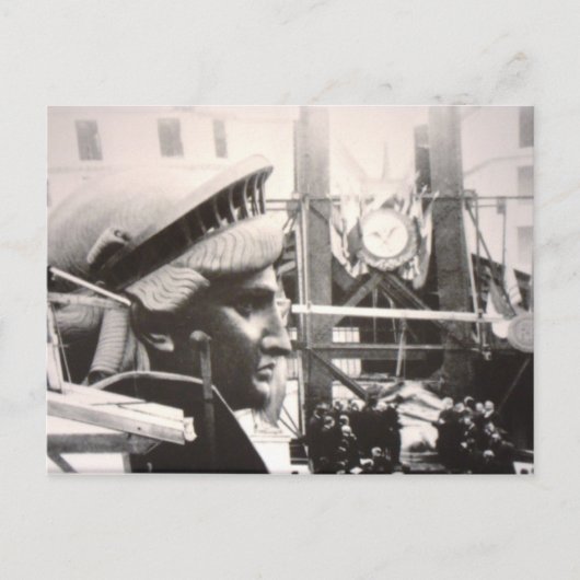 Karriere von Lady Liberty in Paris Postkarte (Vorderseite)