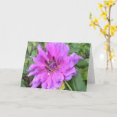 Karte mit lila Dahlie (Gelbe Blume)