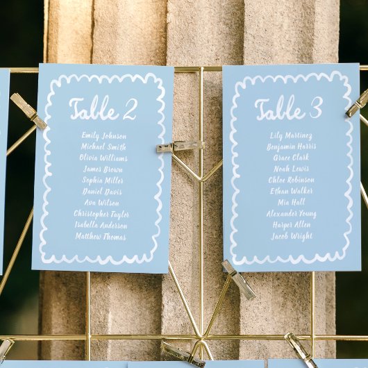 Kartenkarte mit weißlicher Hand, hellblau gestrich Tischnummer