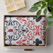 Kartenspielen von Anzügen und Rollen auf der White Seidenpapier (Geschenk)