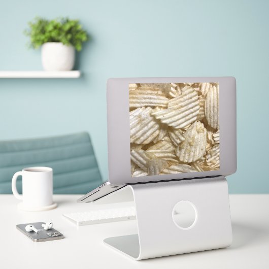 Kartoffelchips Aufkleber (Laptop auf Schreibtisch)