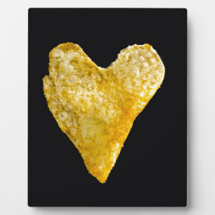 Kartoffelchips in Heart Shaped Fotoplatte
