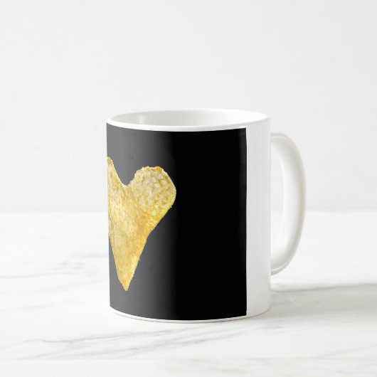 Kartoffelchips in Heart Shaped Kaffeetasse (VorderseiteRechts)