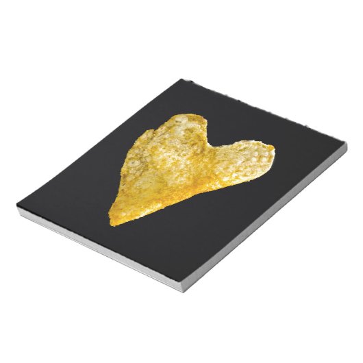 Kartoffelchips in Heart Shaped Notizblock (Rotiert)