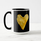 Kartoffelchips in Heart Shaped Tasse (Links)