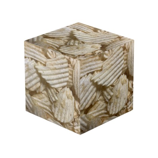 Kartoffelchips Würfel (Vorderseite Schrägansicht)