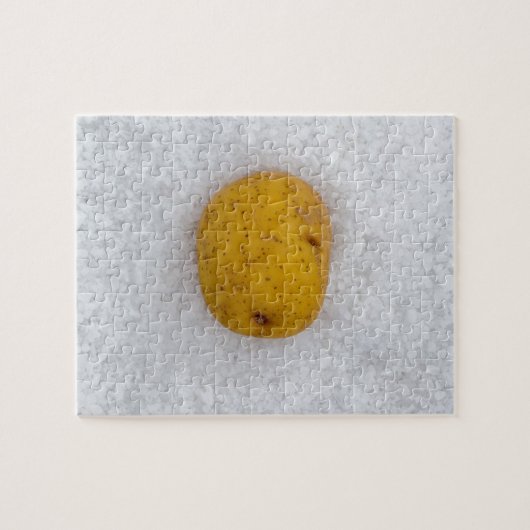 Kartoffelmakro als Hintergrund mit Salz Puzzle (Horizontal)