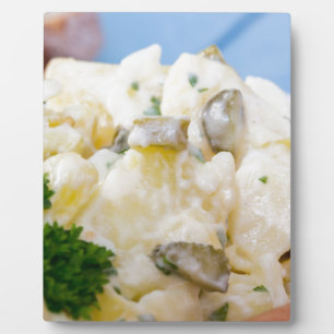 Kartoffelsalat mit Wurst und Senf Fotoplatte