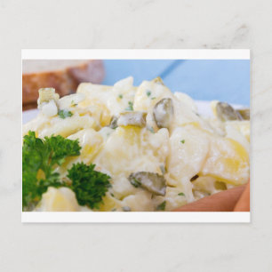 Kartoffelsalat mit Wurst und Senf Postkarte