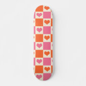 Karton-Herzen in Rosa, Orange und Creme Skateboard (Vorne)