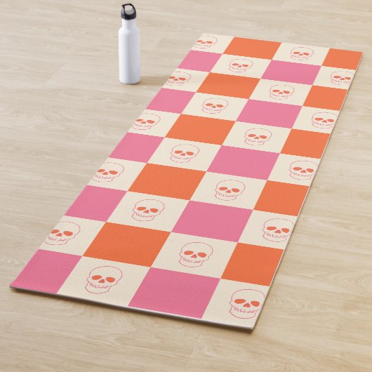 Karton-Skulpturen in Rosa, Orange und Creme Yogamatte (Beispiel)